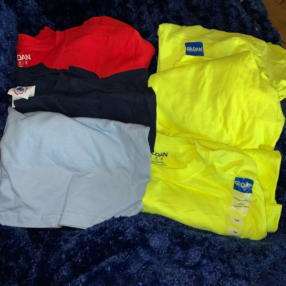 Gildan Short Sleeve Tees Red and Blue Collection
To make shirts or for school